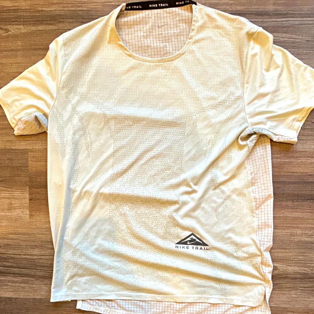 Nike Trail Men's M White Grid Lightweight Mesh Crew Neck Running T-Shirt Logo
